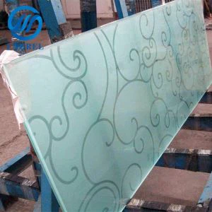¿Dónde puedo encontrar vidrio decorativo fabricado con materiales ecológicos?